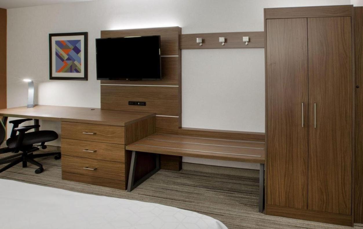 Holiday Inn Express Hotel & Suites Woodland Hills By Ihg Los Angeles Bagian luar foto