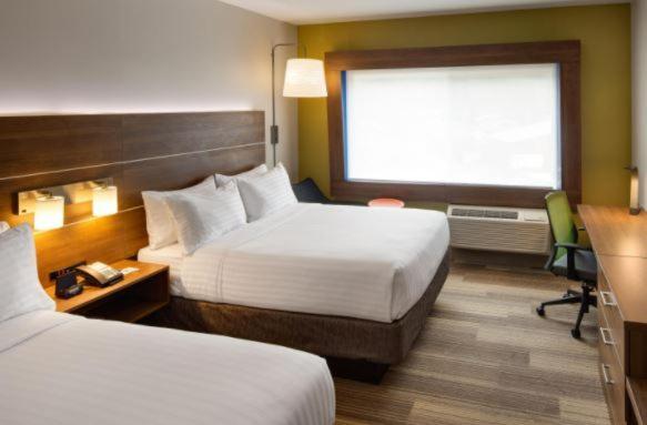 Holiday Inn Express Hotel & Suites Woodland Hills By Ihg Los Angeles Bagian luar foto