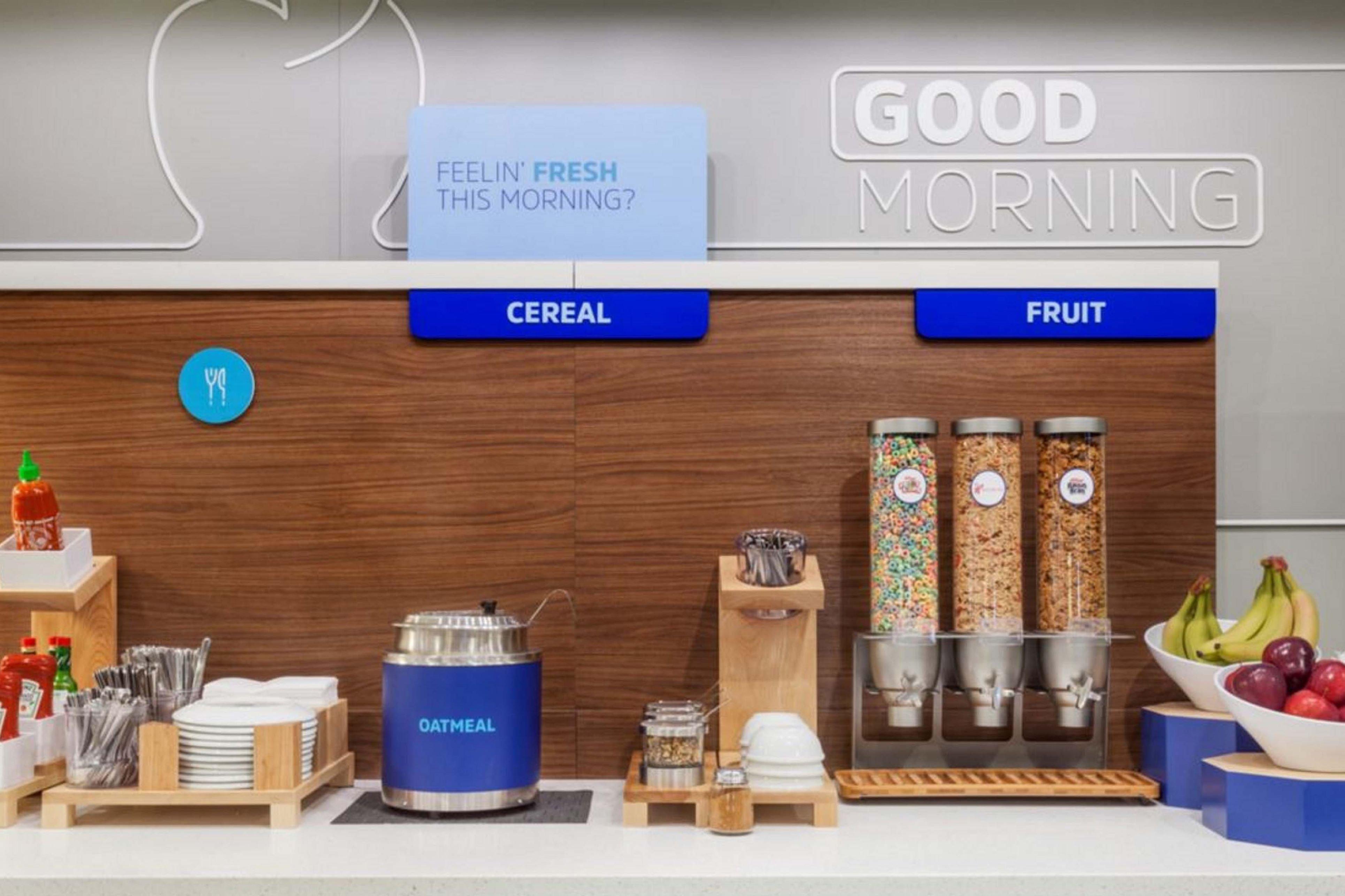 Holiday Inn Express Hotel & Suites Woodland Hills By Ihg Los Angeles Bagian luar foto
