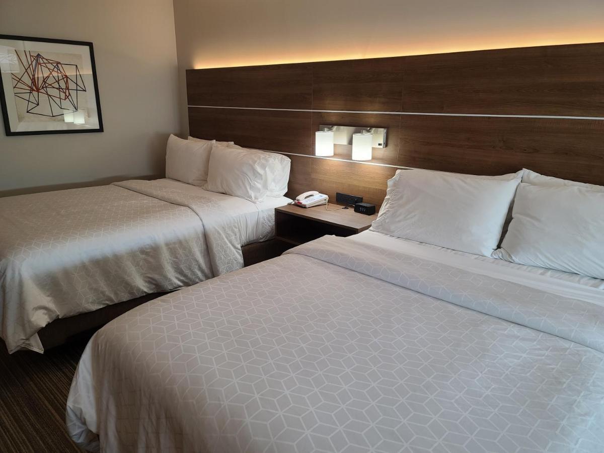 Holiday Inn Express Hotel & Suites Woodland Hills By Ihg Los Angeles Bagian luar foto