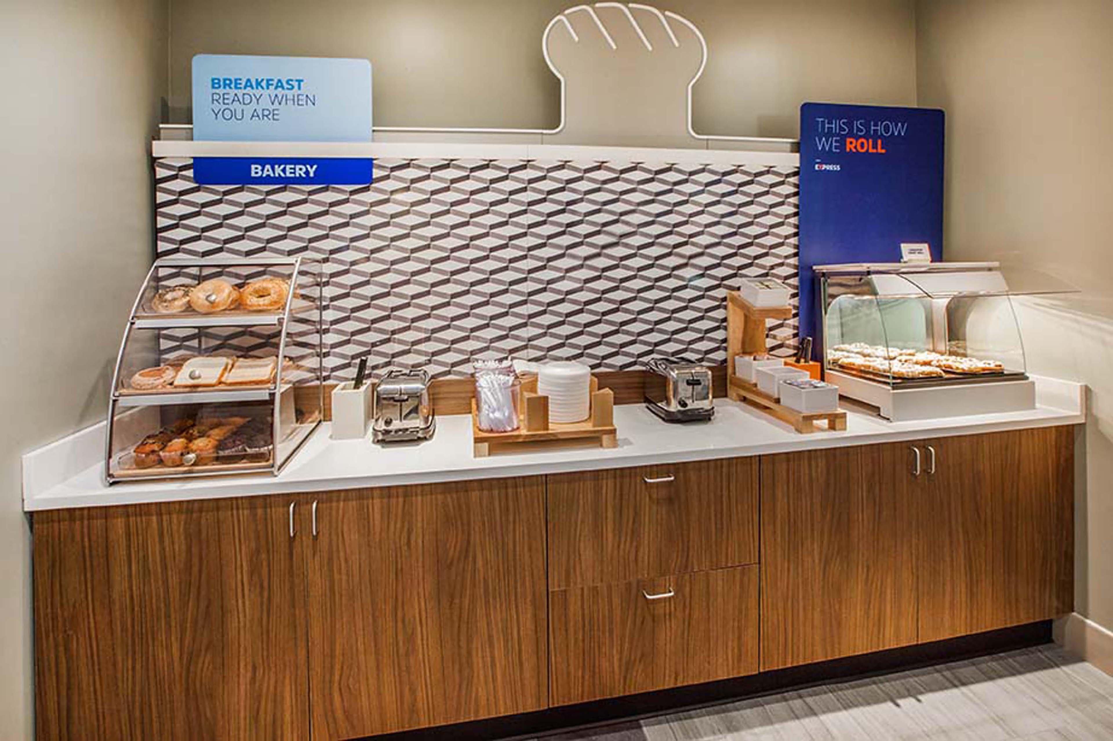 Holiday Inn Express Hotel & Suites Woodland Hills By Ihg Los Angeles Bagian luar foto