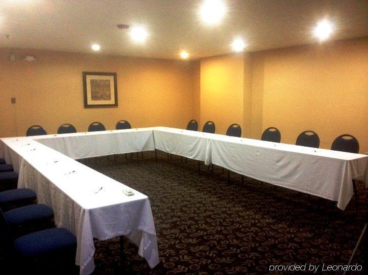 Holiday Inn Express Hotel & Suites Woodland Hills By Ihg Los Angeles Bagian luar foto
