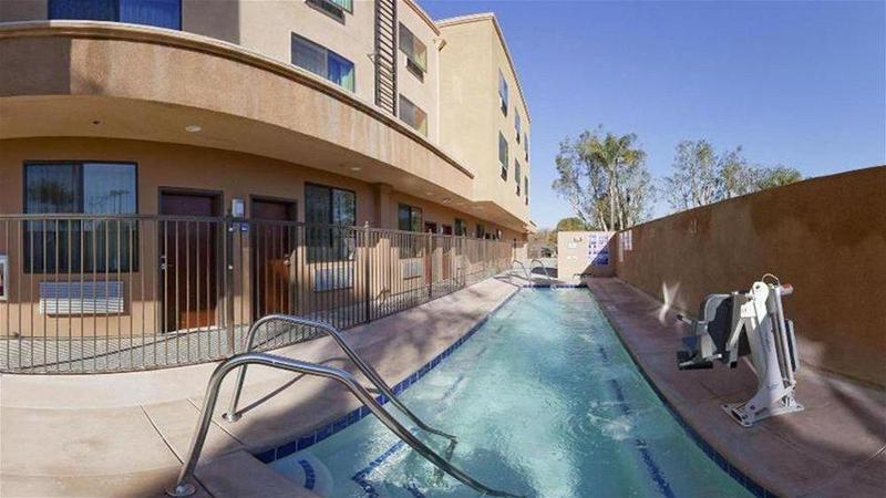 Holiday Inn Express Hotel & Suites Woodland Hills By Ihg Los Angeles Bagian luar foto