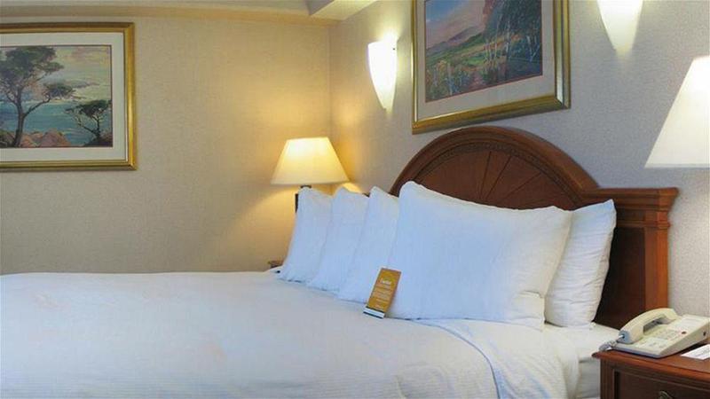 Holiday Inn Express Hotel & Suites Woodland Hills By Ihg Los Angeles Bagian luar foto