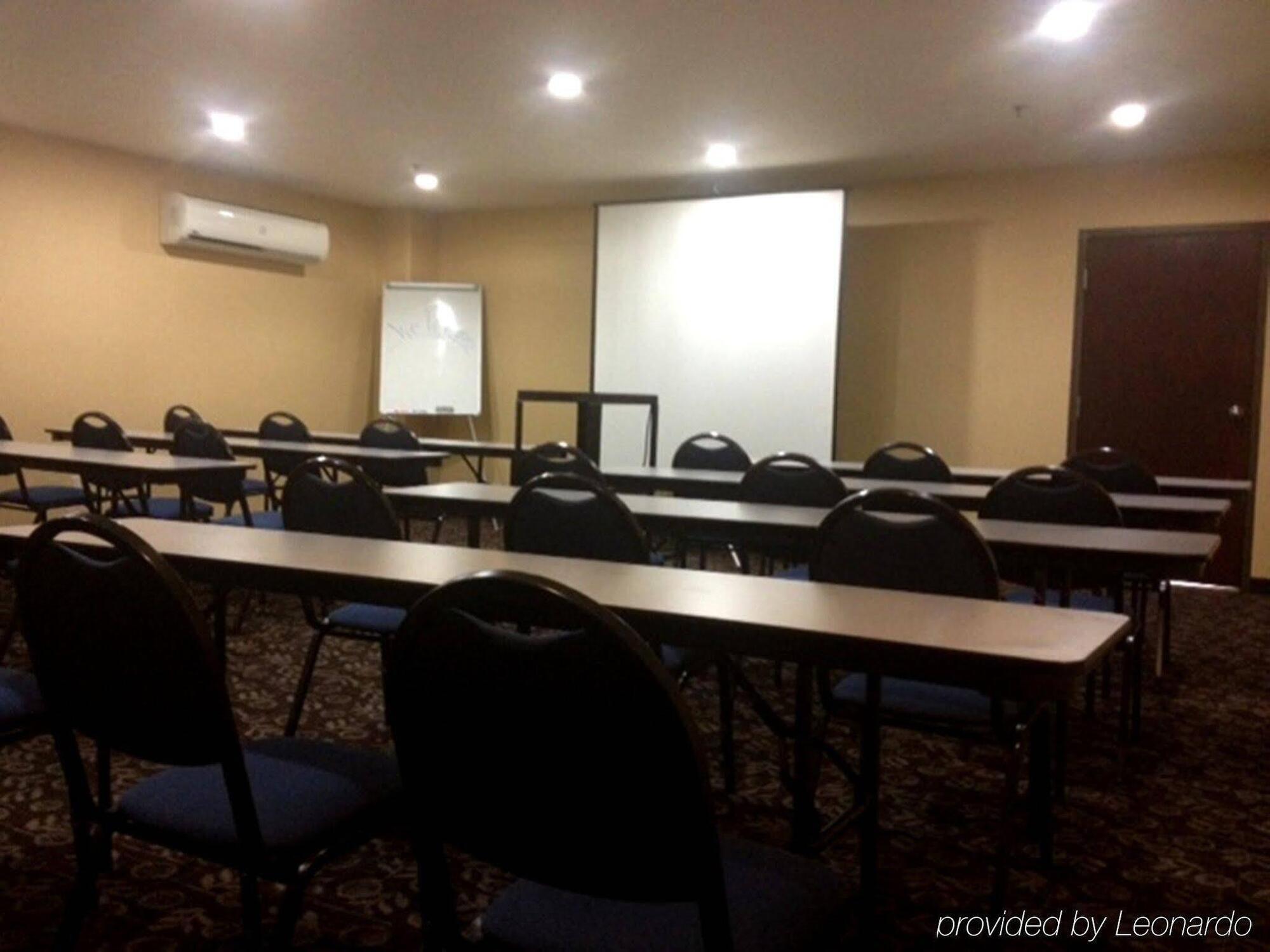 Holiday Inn Express Hotel & Suites Woodland Hills By Ihg Los Angeles Bagian luar foto
