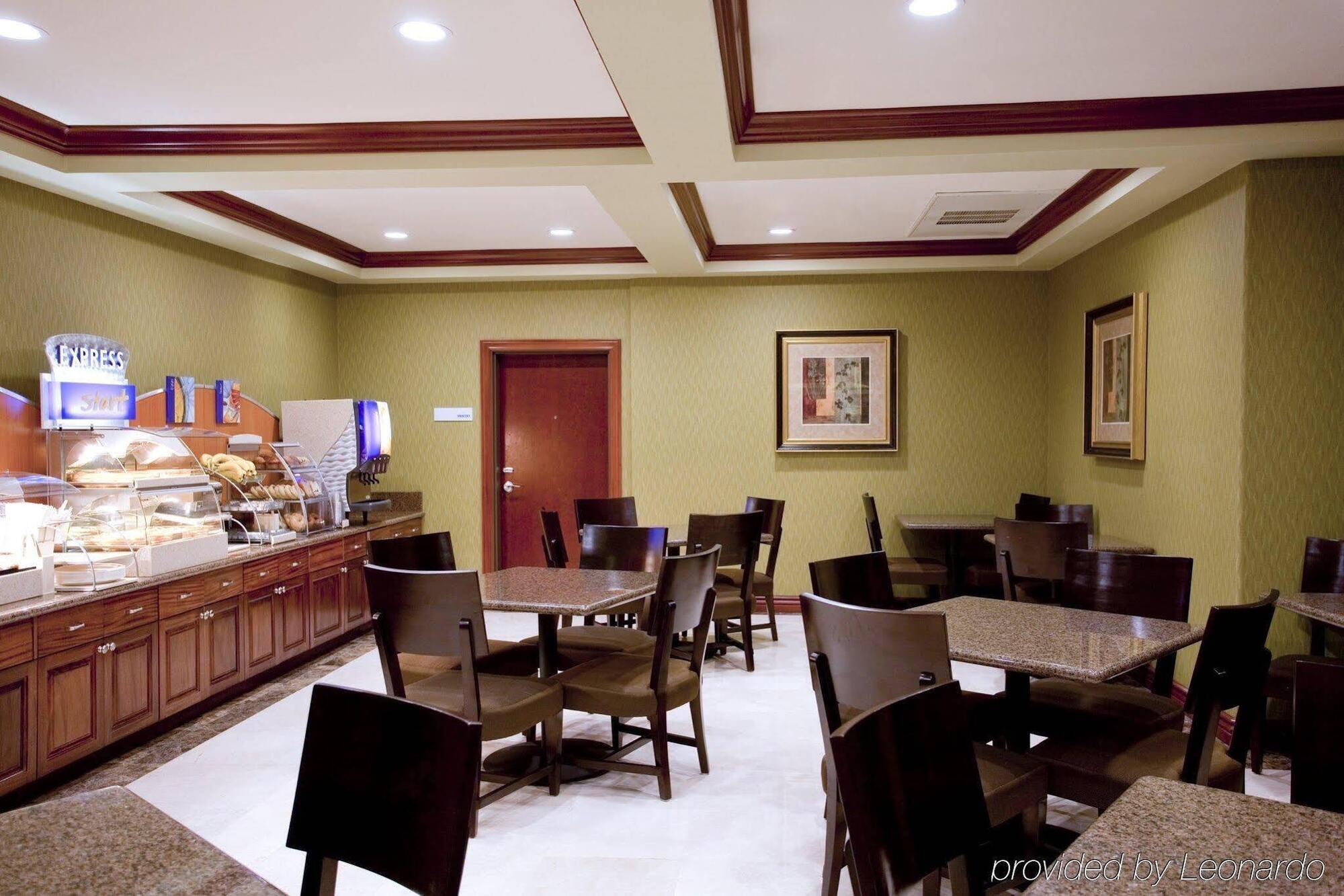 Holiday Inn Express Hotel & Suites Woodland Hills By Ihg Los Angeles Bagian luar foto
